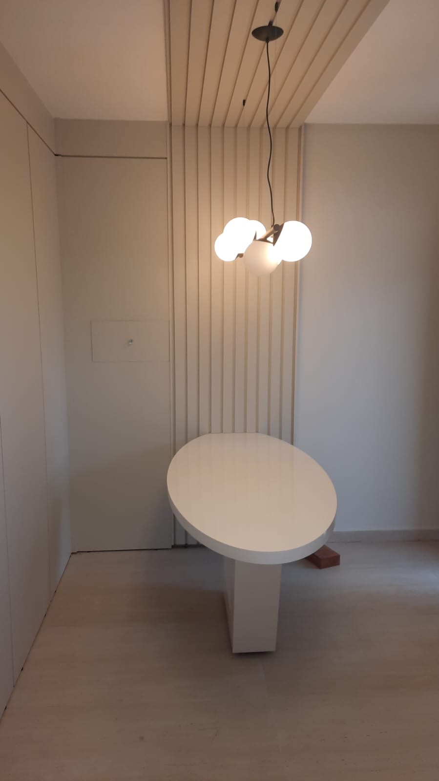 Sala de Jantar com Mesa Ripada